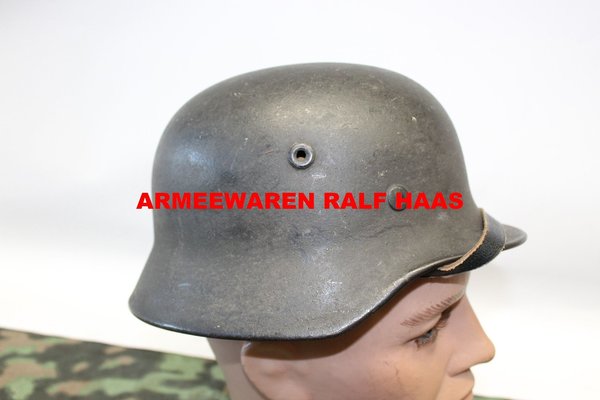 Wehrmacht M40 Stahlhelm mit 1 Abzeichen